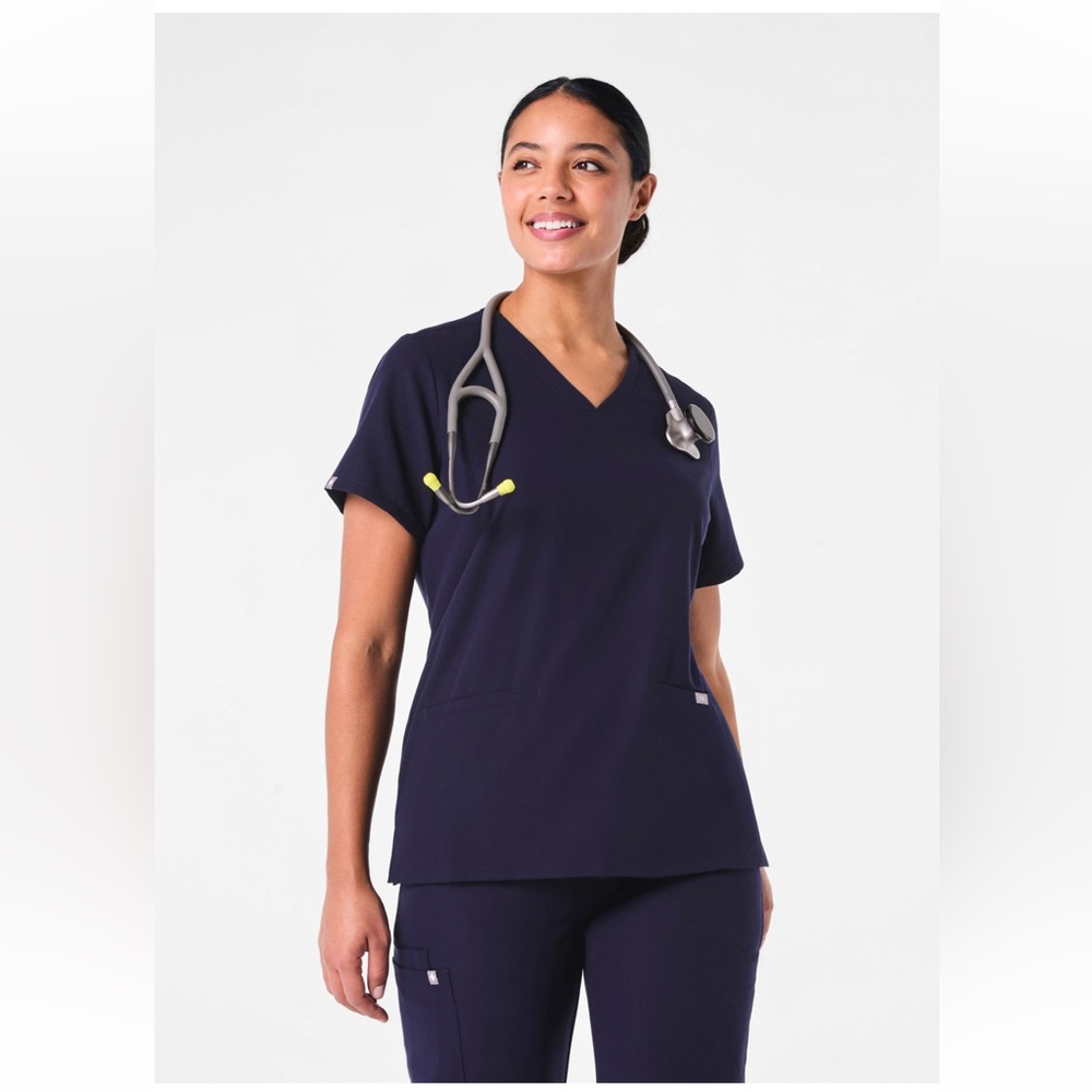 Figs Women’s Casma Three-Pocket Scrub Top
